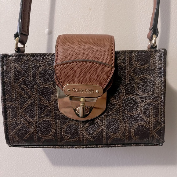 Calvin Klein purse - Picture 3 of 4